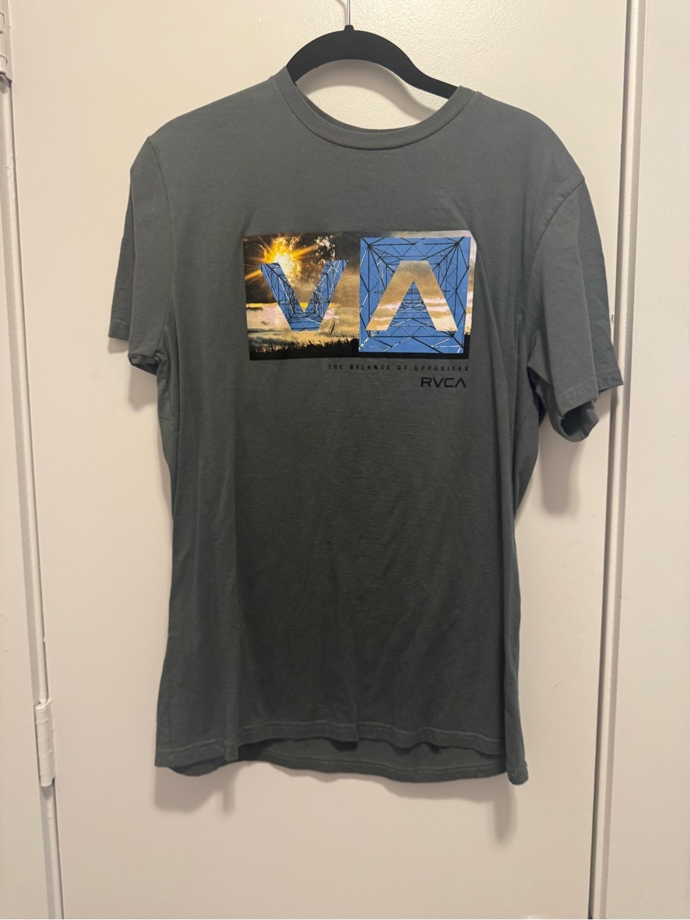 RVCA Men’s Medium Black Graphic Logo Tee VA The Balance of Opposites T-Shirt